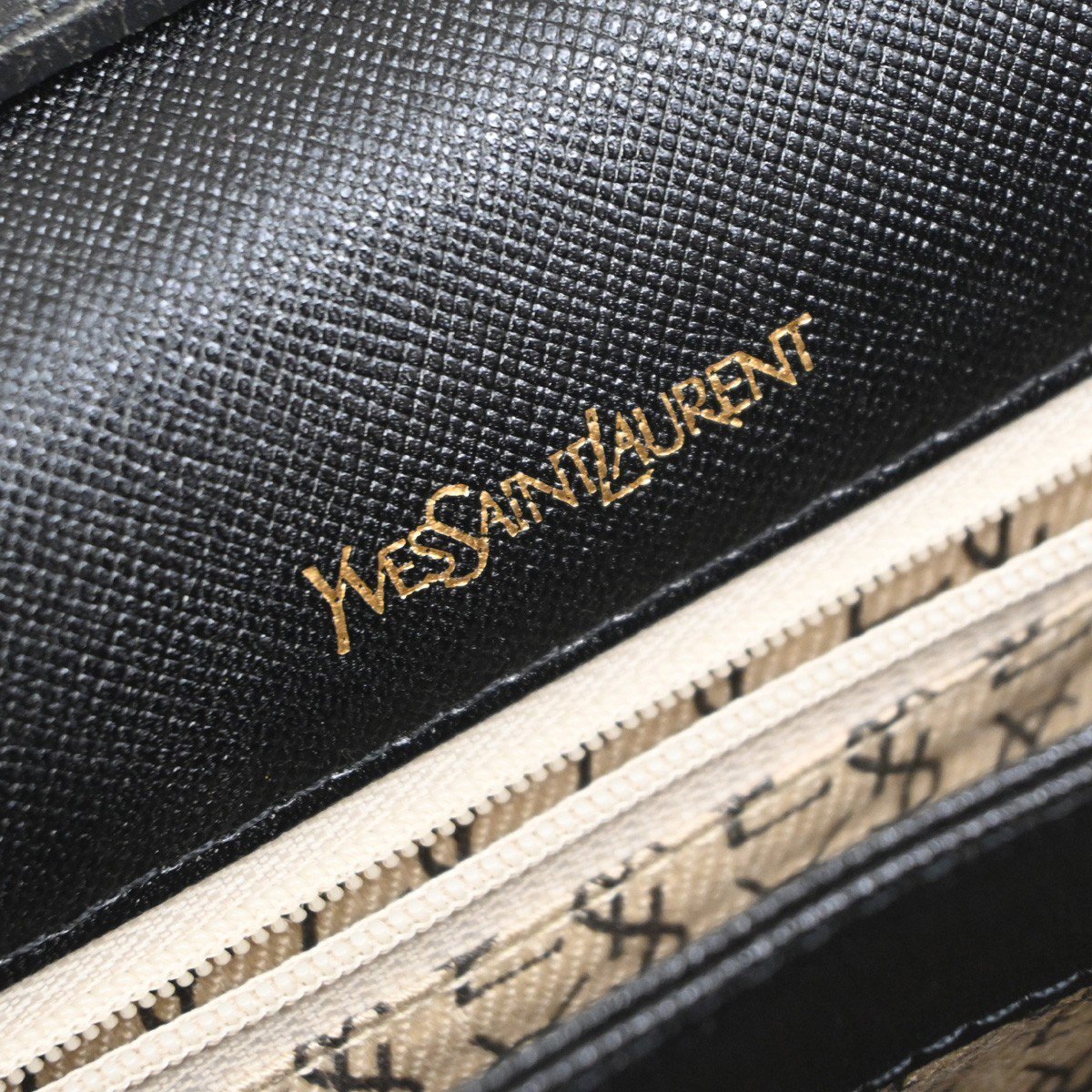 Saint Laurent Vintage Shoulder bag Leather Medium