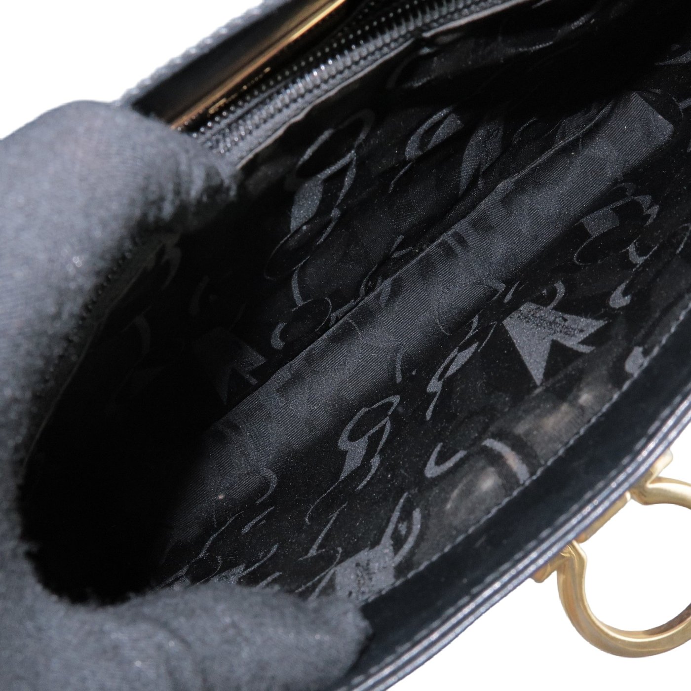 Salvatore Ferragamo Trifolio Leather Medium