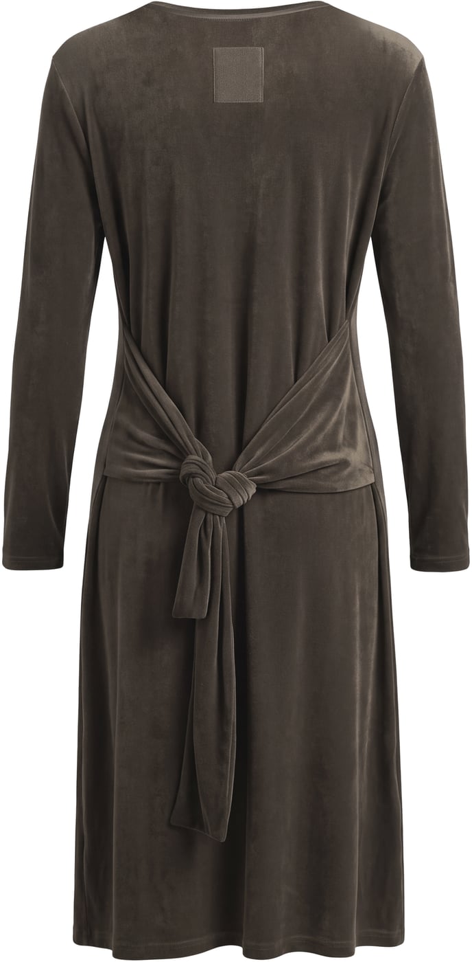Long dress with a wide neckline