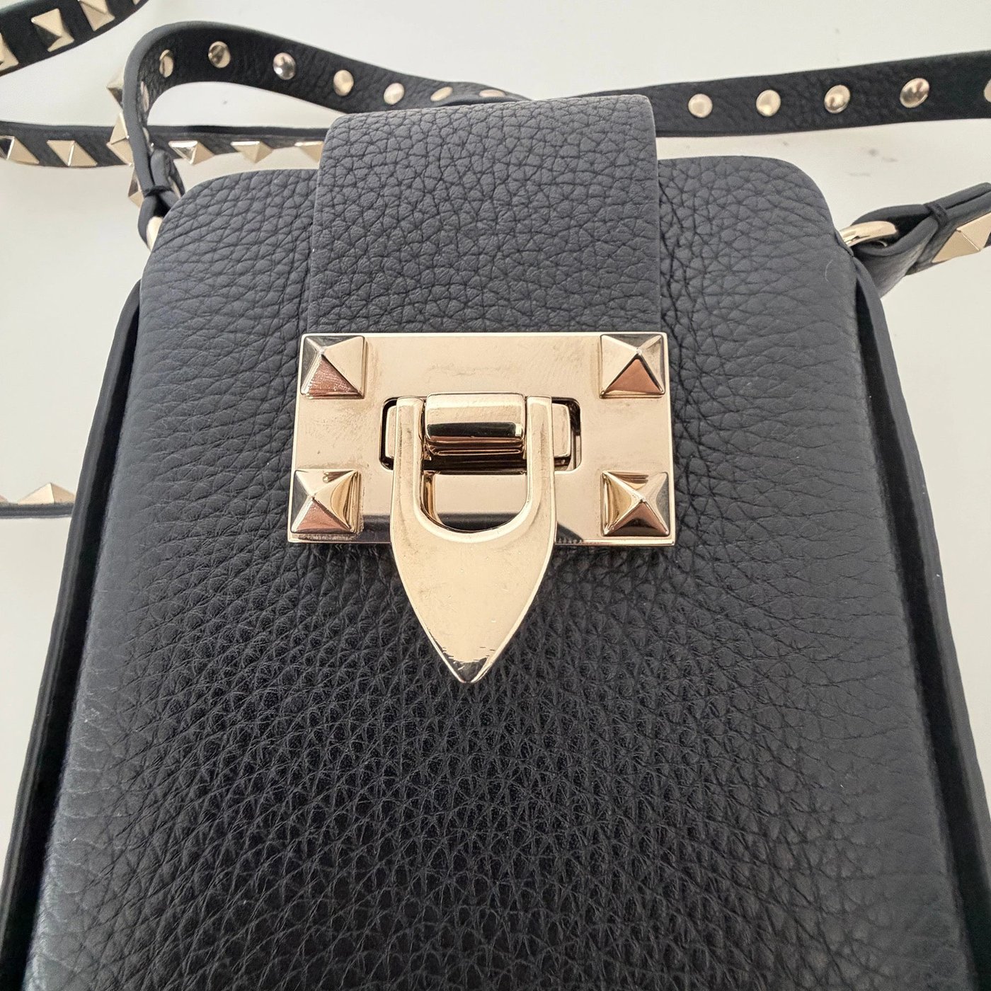 Valentino Garavani Rockstud Phone Case Leather Black