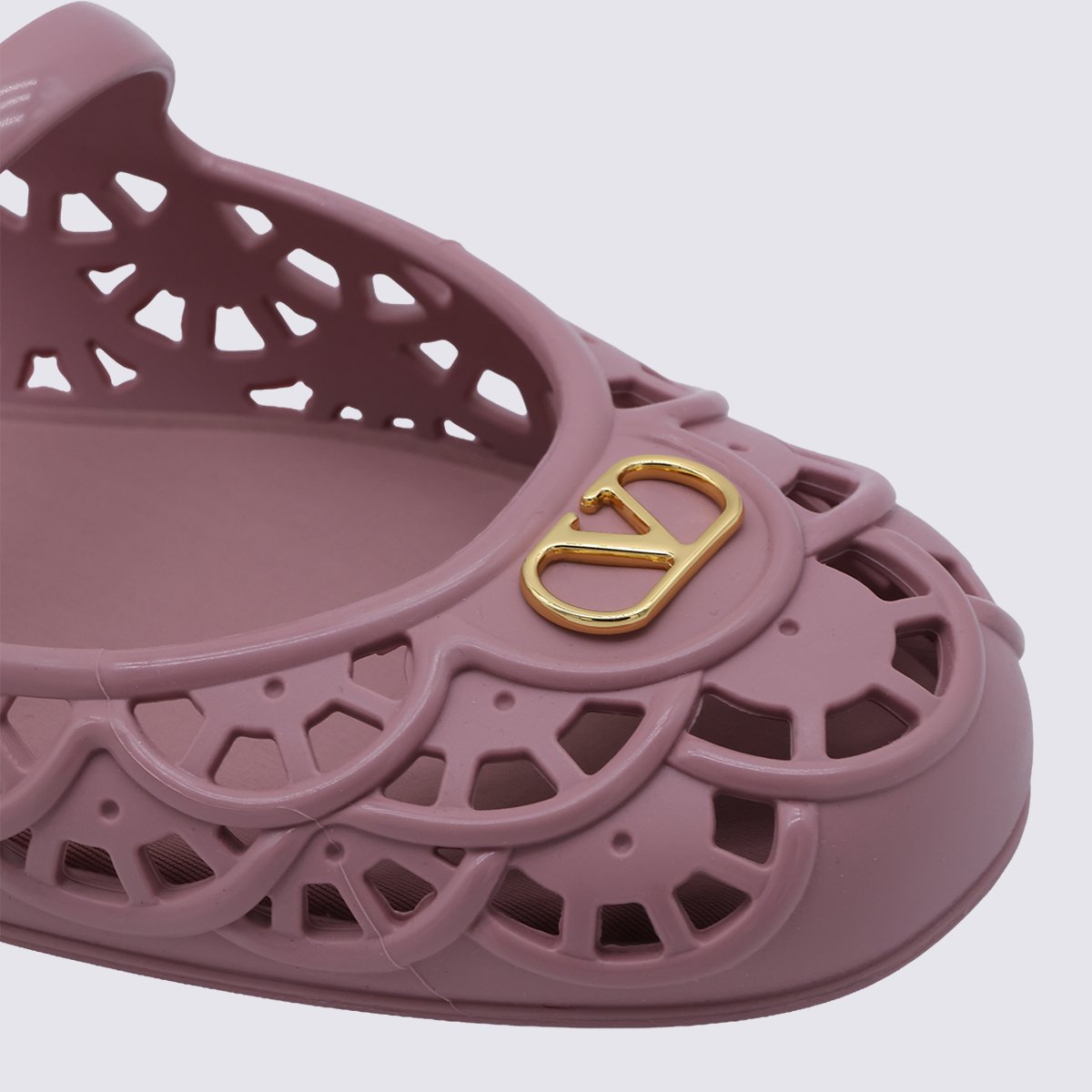 Delicate Cut-Out Flat Shoes with Mary Jane Strap