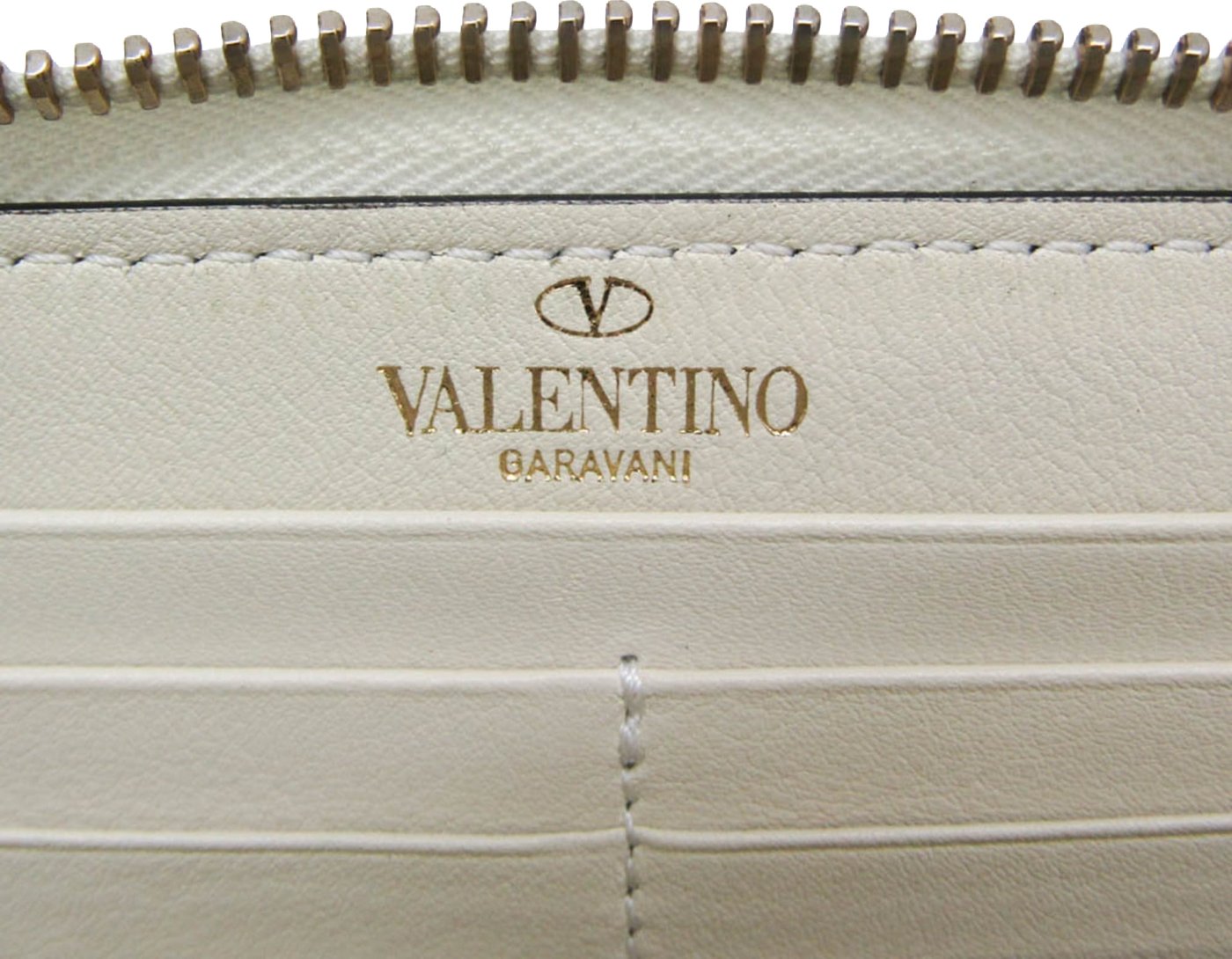 Valentino Garavani Rockstud Zip Around Leather Medium