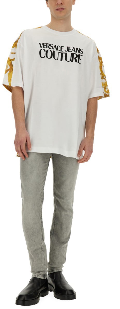 T-SHIRT WITH LOGO