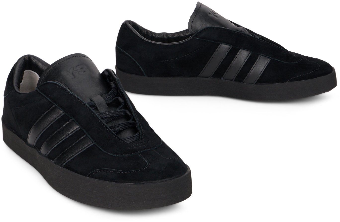 Leather sneakers with stripes