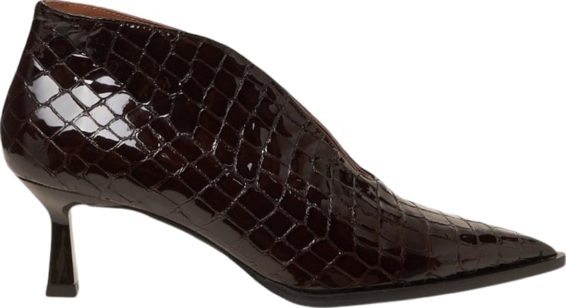 Leather pumps