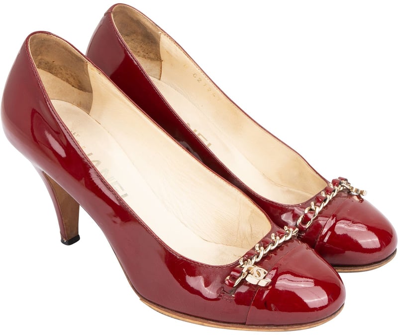 Chanel Red Patent Leather Chain CC Pumps (35,5)