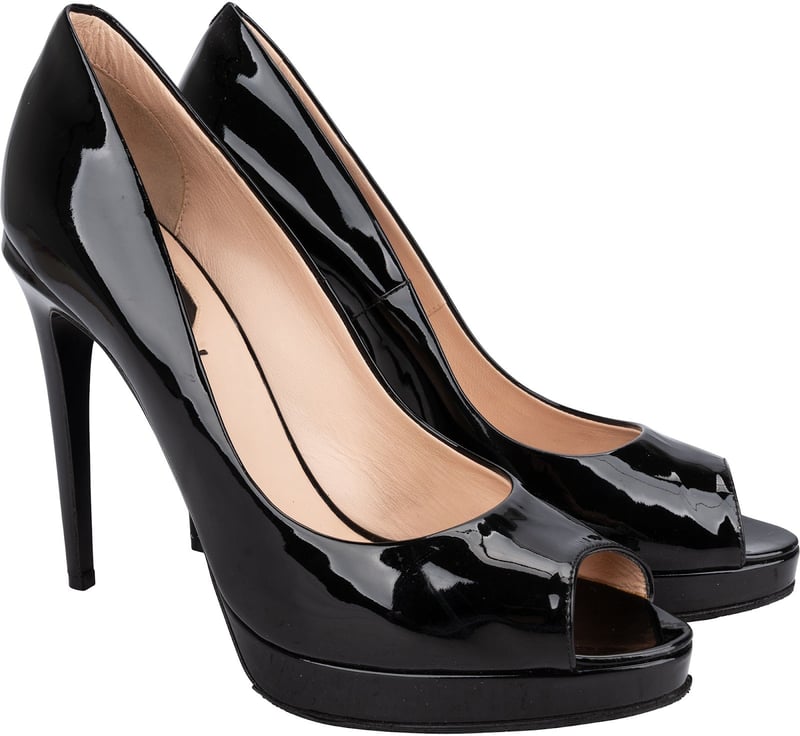 Fendi Black Patent Leather Peep Toe Platform Pumps (39)