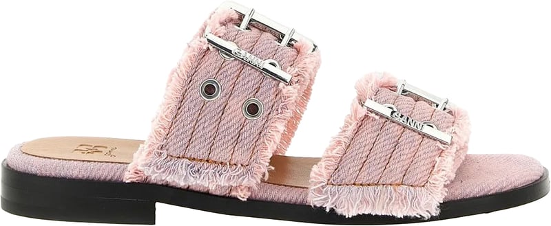 sandalen in roze jeans