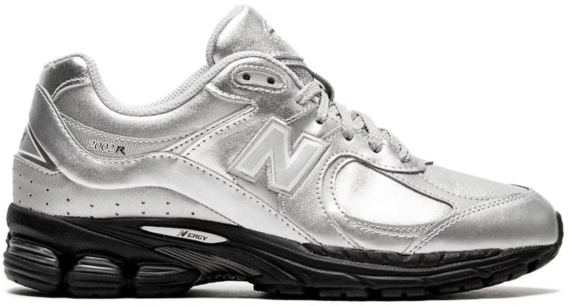 2002r Silver Metallic Sneakers