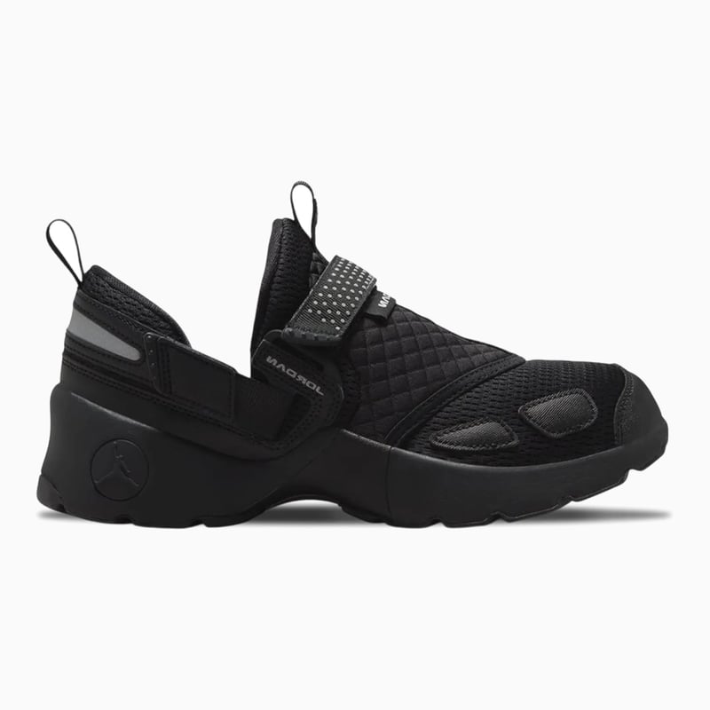 Jordan Trunner LX Triple Black (Women's)