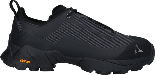 Minimalist Black Sneakers With Low-Top Silhouette