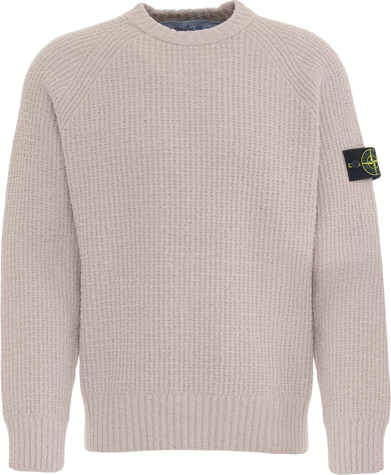Pullover with logo patch